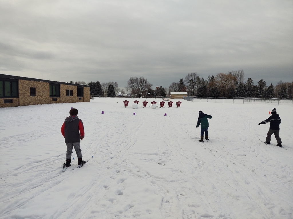 What a great day in elementary PE! We were able to get outside and cross country ski! Parents please remember to send students with hats, gloves, coats, snow pants and boots everyday as we go outside weather permitting. #nordicrocks